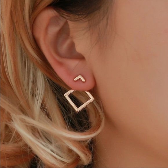 Jewelry - NWOT Gold Geometric Earrings
